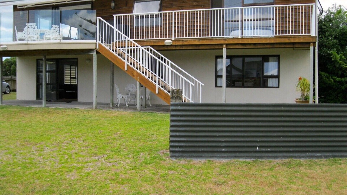 Cooks Beach Cottage | Cooks Beach Gem - Cooks Beach Holiday Home
