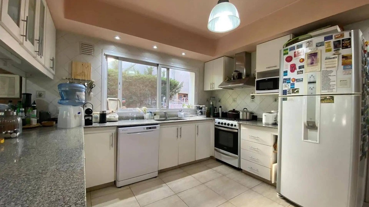 Don Torcuato House | Cool 4-bedroom chalet in Don Torcuato with WiFi access