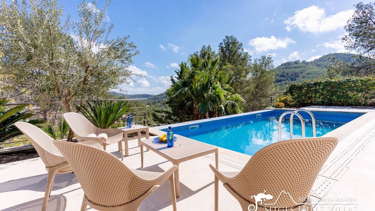 Olivella Villa | Cool and Stylish Villa Avanti