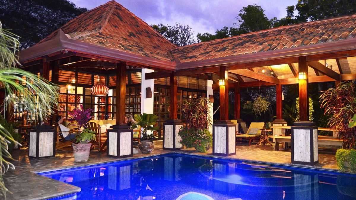 Pan de Azucar House | Cool Bali Style Villa, w/stunning views, HiSpeedWifi., 3Brs. solar heated pool.