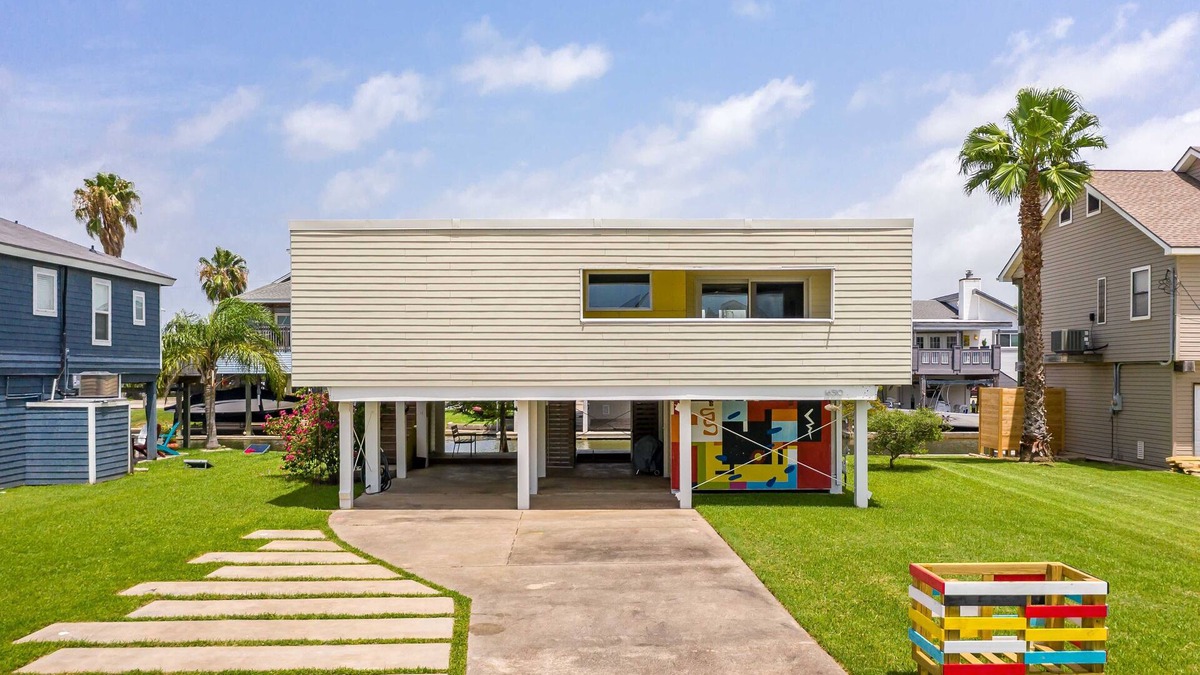 Jamaica Beach House | COOL BREEZE WATERFRONT CANAL Located in Jamaica Beach Community. Sleeps 8.