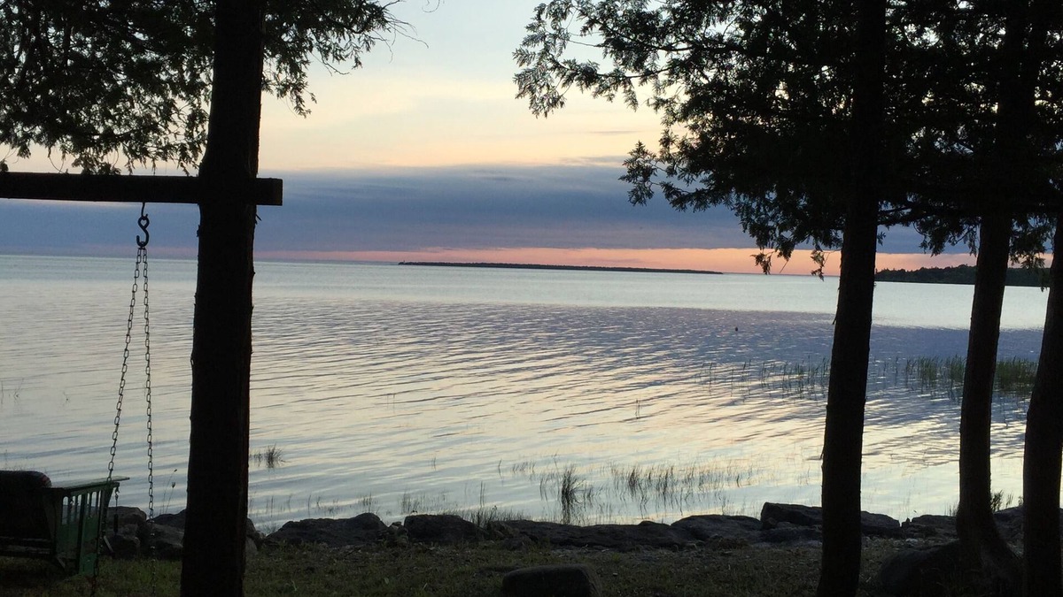 St Ignace Cabin | Cool breezes off Lake Michigan. Book your fall color stay!