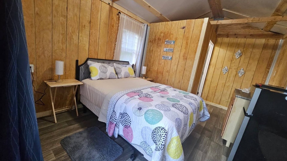 Carrolls Cabin | Cool cabin with AC in Kelso
