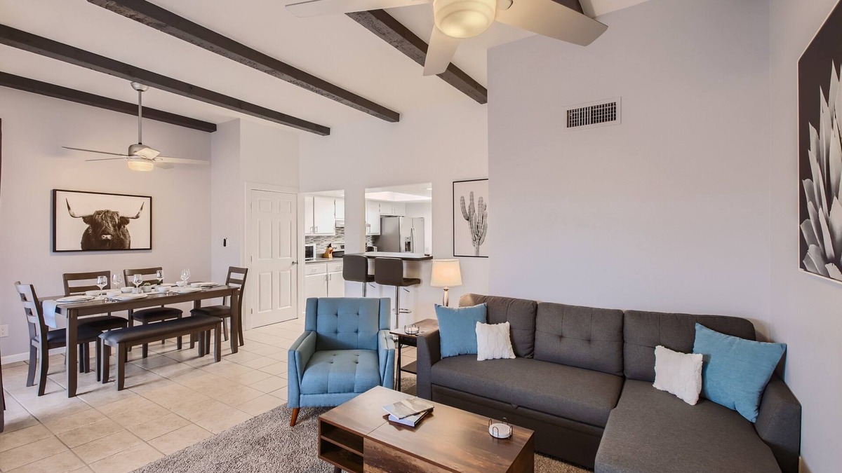 Tempe House | Cool & Comfy Tempe Townhome - Walk to Sloan Park, min to ASU, Town Lake or Mill!