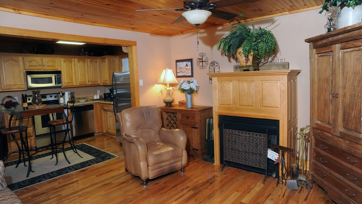 Blowing Rock Cottage | COOL COTTAGE AT 4800 FT SLEEPS 8. GOOGLE MAP IS NOT CORRECT 10 MILES TO B ROCK