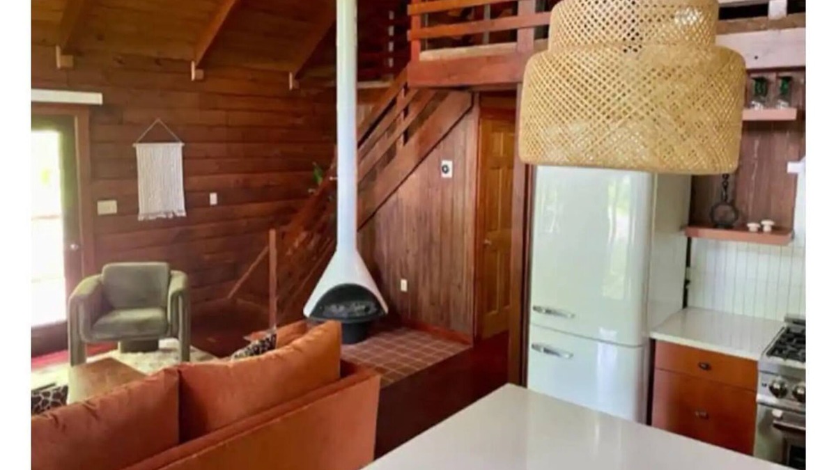Athens House | Cool & Cozy Cabin by the Lake