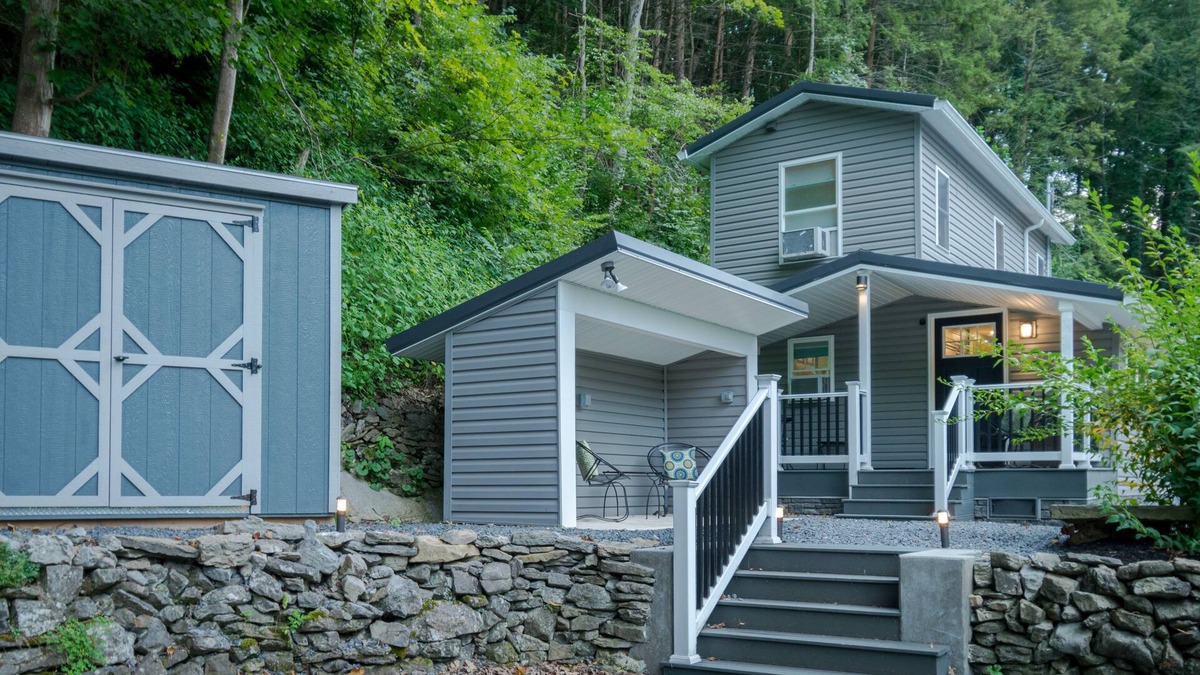 Bellefonte House | COOL CREEK COTTAGE: PSU Spring Creek Waterfront Oasis with Hot Tub