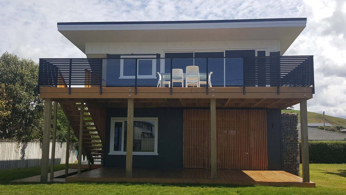 Pataua House | Cool & Funky Bach just one back from the beach at Pataua North