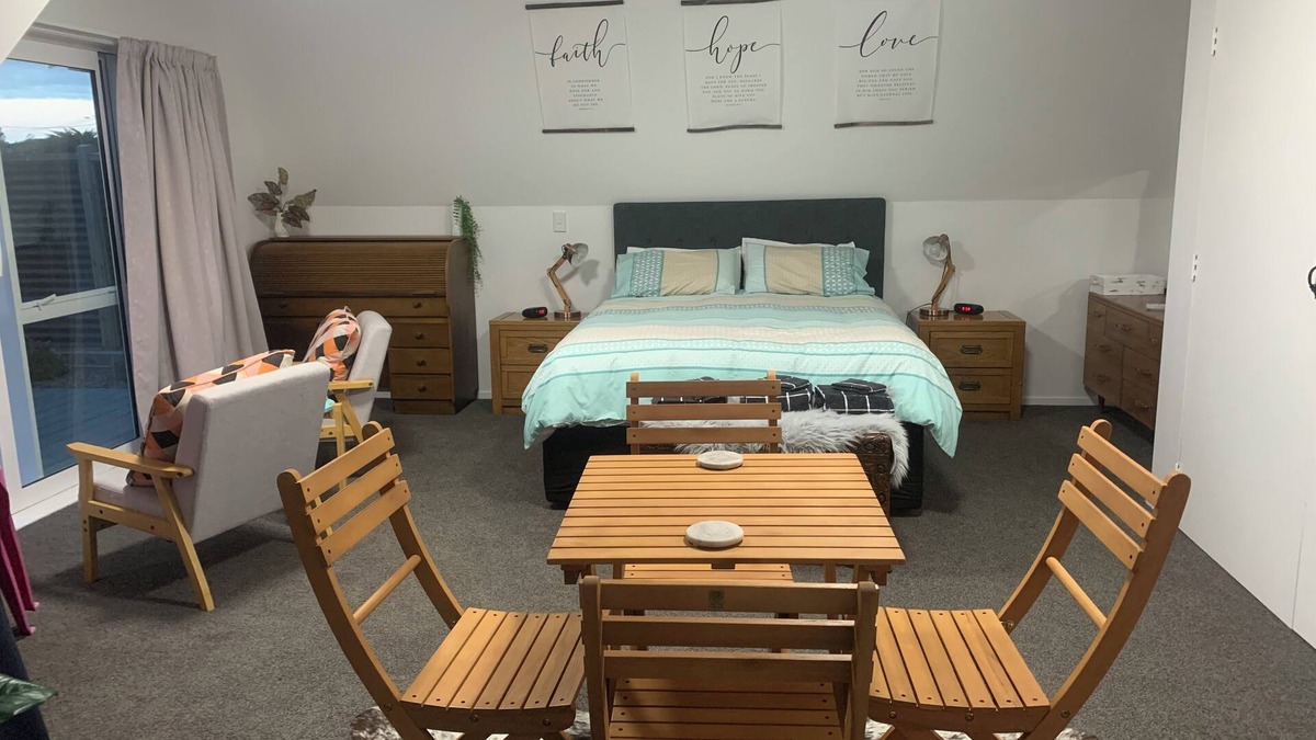 Foxton Beach House | Cool Guest Suite by the Beach