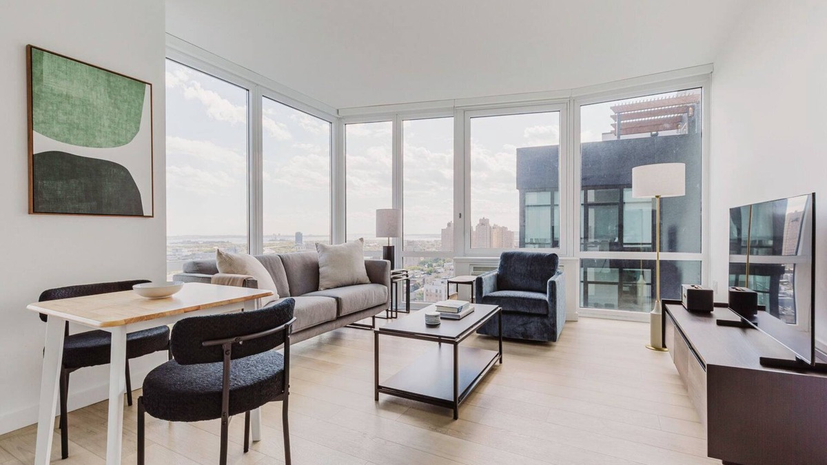 Jersey City Apartment | Cool Jersey City 2BR w/Gym, Game Room & Virtual Golf, by Blueground
