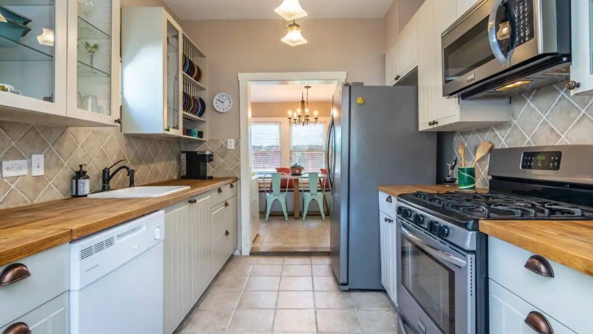 Monte Vista House | Cool oasis on the St Mary Strip. Riverwalk, Six Flags and Sea world nearby.