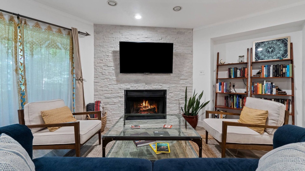 Zilker Condo | Cool Off in Barton Springs Pool Steps from Zilker Park