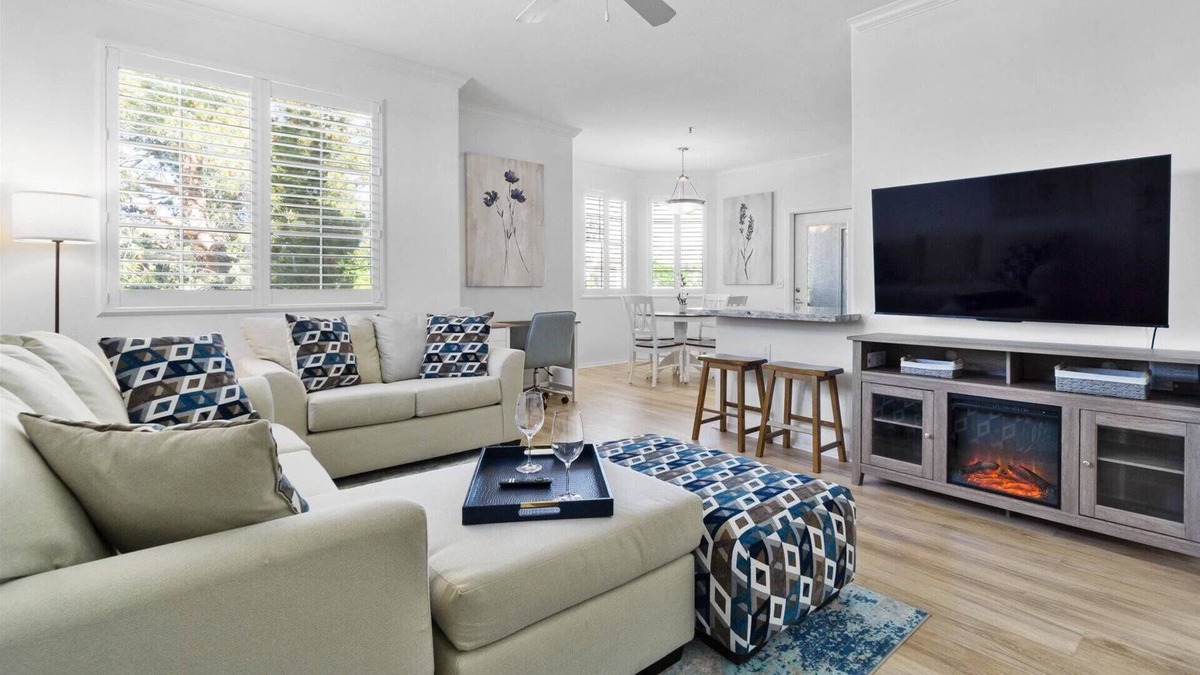 Gilbert Condo | Cool off in the Pool |King Master |Renovated |Gym |BBQ |Close to Downtown Gilbert Hiking & Golf