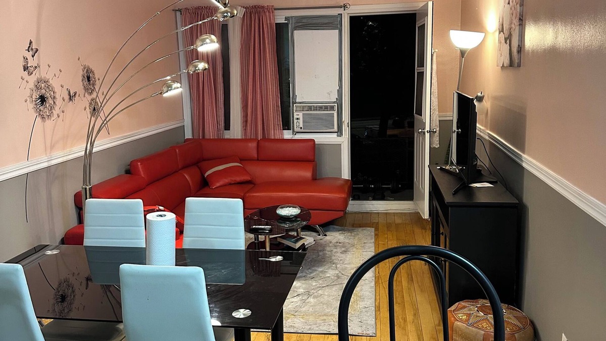 Pointe-Saint-Charles Condo | cool place 15 minutes walk to old port and 7 minutes drive. down town Montreal