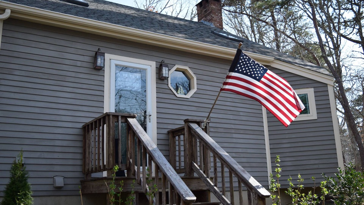 Eastham House | Cool - Quiet - Convenient