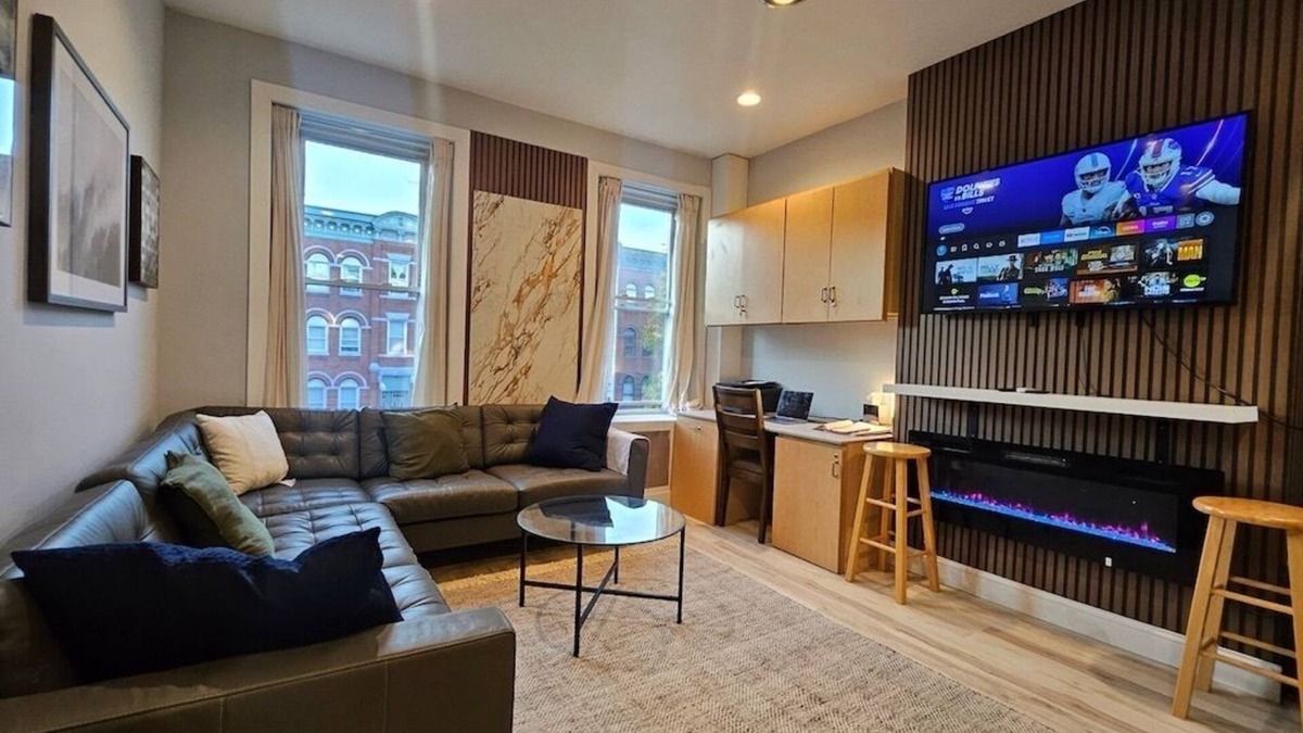 Bergen House | Cool Renovated 3-bedroom Townhome with AC in Jersey City