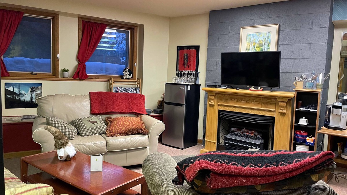 Redstone Apartment | Cool, Comfortable and Spectacular