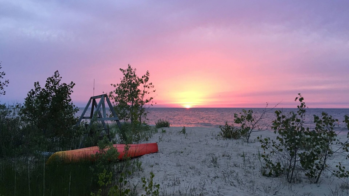 Greenbush House | Cool vibes w/150' private beach, big views, trees, like northern Cali retreat
