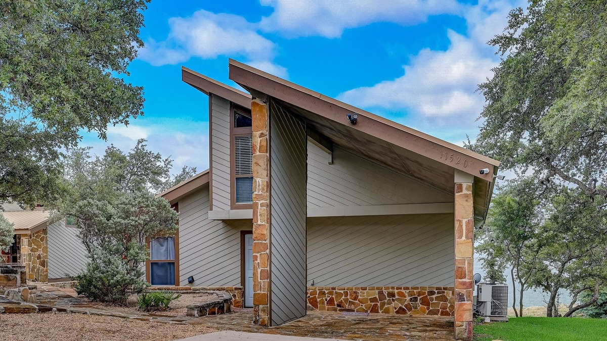 Burnet Cottage | Cool Water Cottages | Property in Burnet with waterfront access