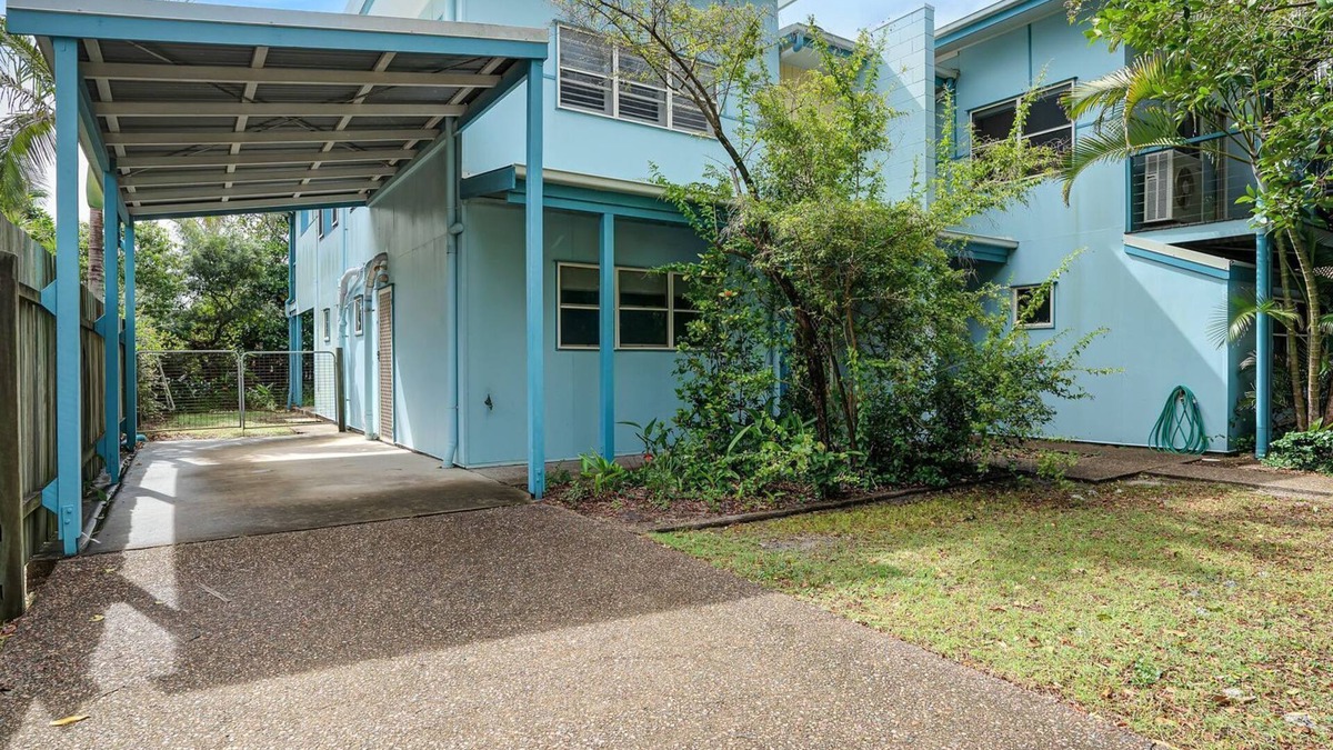 Rainbow Beach House | COOLAMAINE 1 - Rainbow Beach. Easy walk to beach and shops.