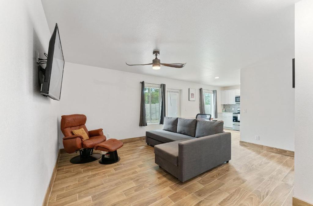 Coolidge Apartment | Coolidge 3bd 2ba upgraded apartment with amenities