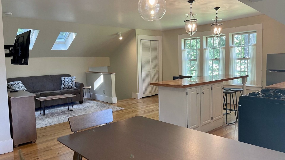 Cooperstown House | Cooper Park Carriage House - Downtown Cooperstown!