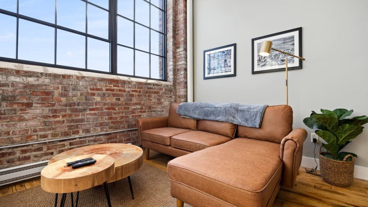 Peoria Apartment | Cooperage 214 | Mid-century 1BD Loft | Peoria