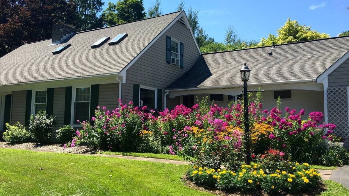 Cooperstown House | Coops Dream House: Dreams Park Views!