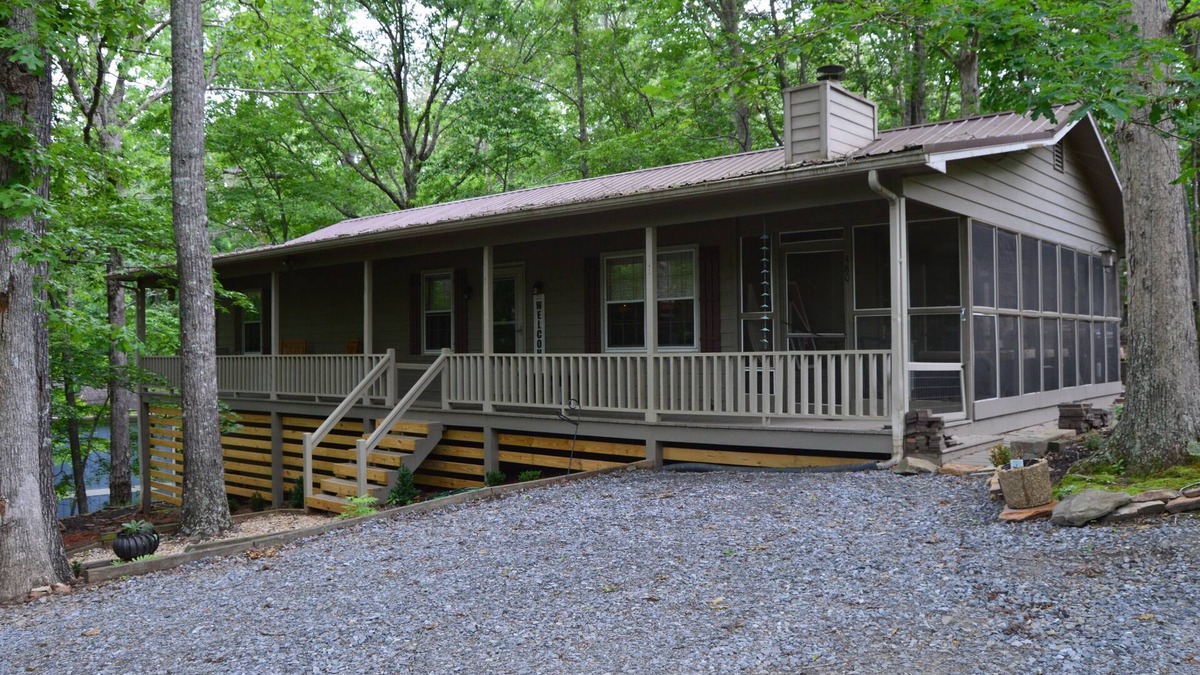 Eagle Mountain Cottage | Coosawattee River Resort, The Cottage in the Woods, Pet Friendly