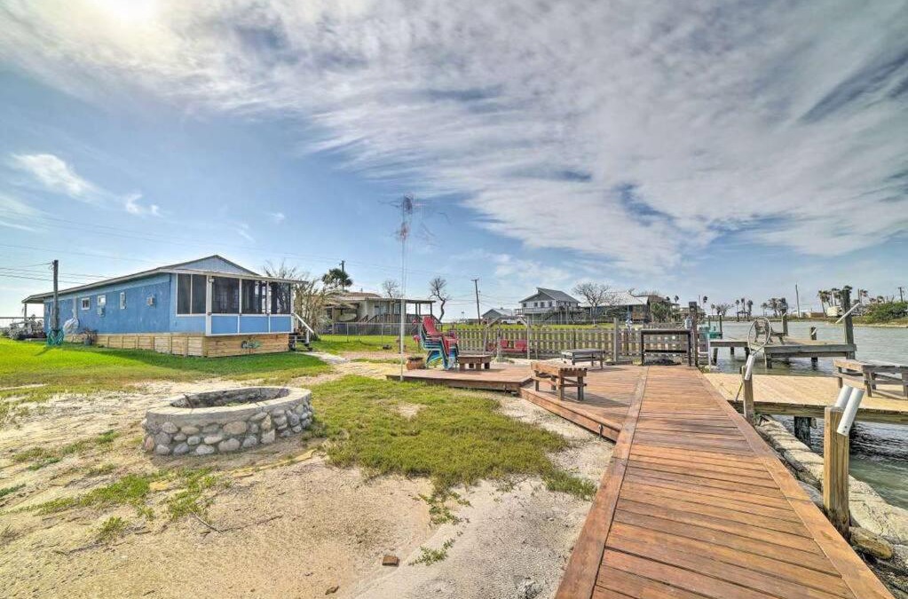 Rockport House | Copano Bay Cottage w/Private Dock & Kayaks!