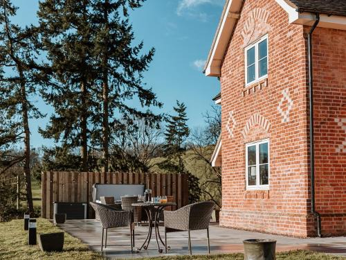 Guilsfield House | Copper Beech Cottage