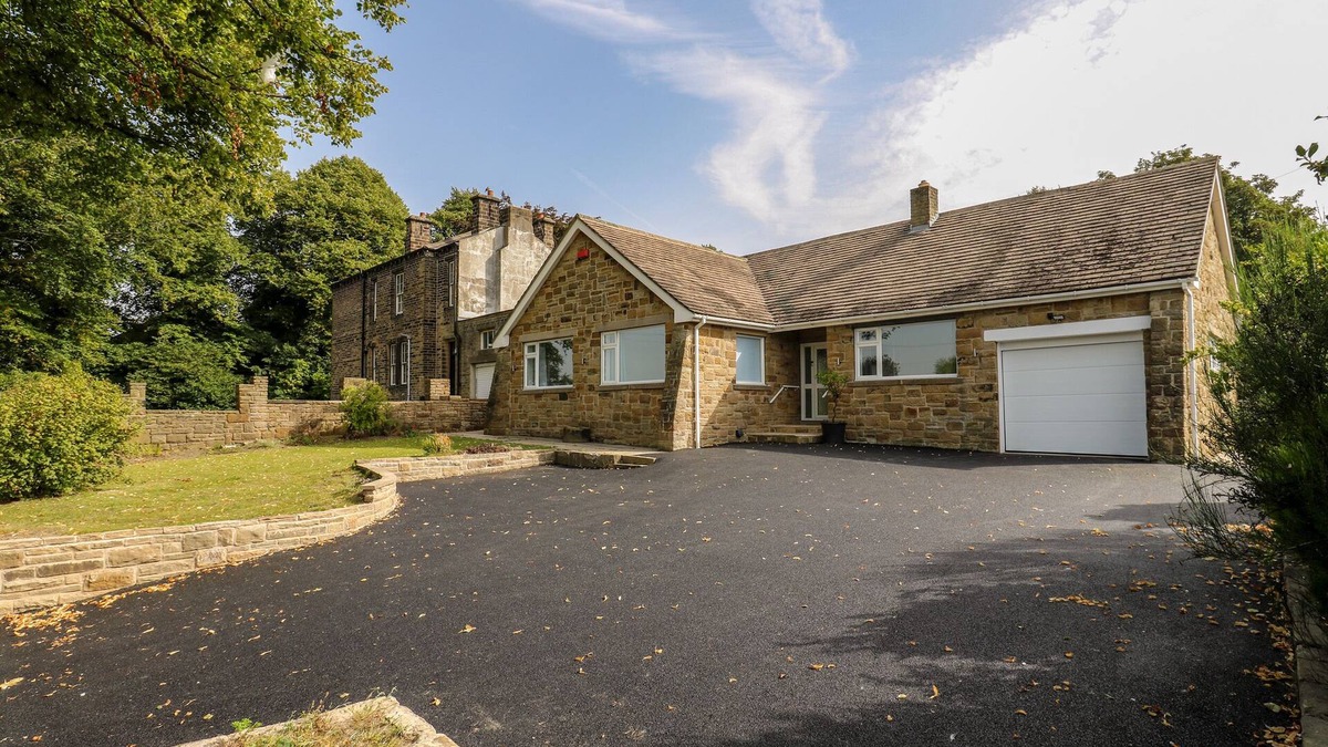 Barnsley Cottage | COPPER COIN, family friendly, luxury holiday cottage in Gawber