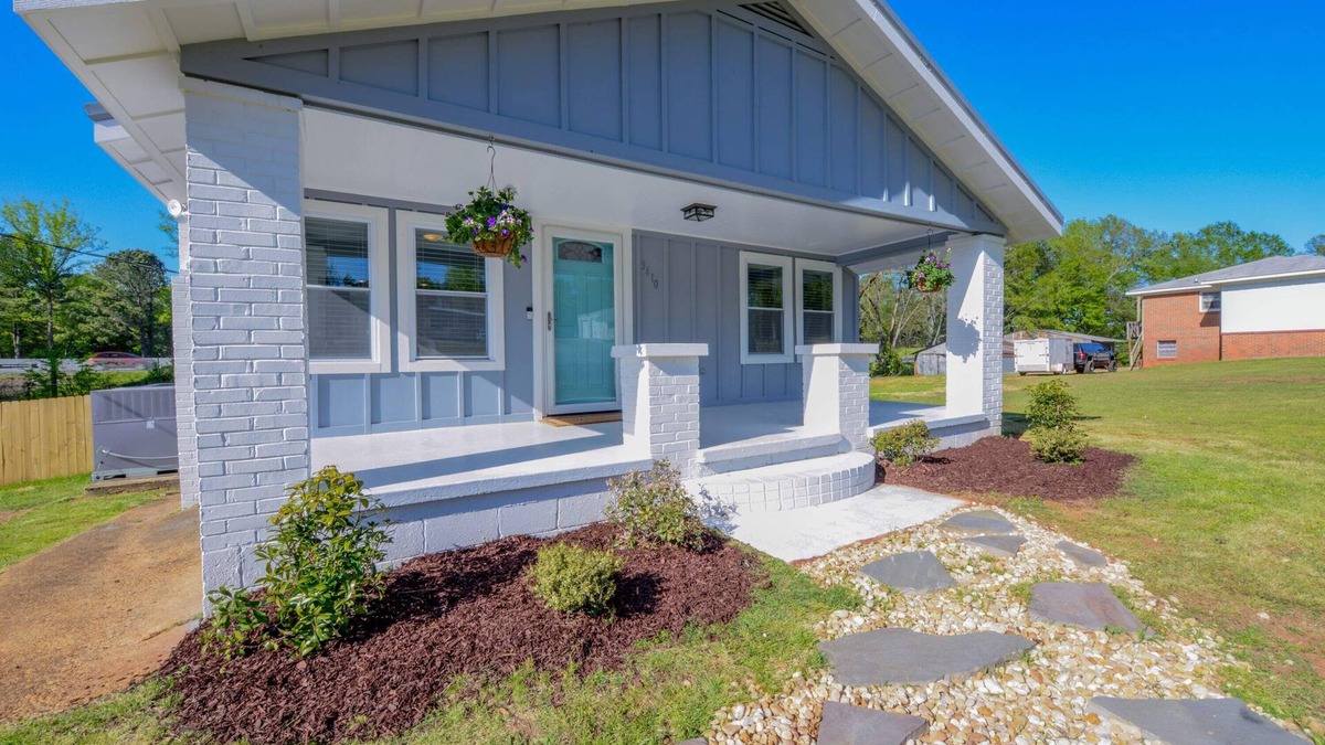 Tuscaloosa House | Copper Cottage- 5.1 miles to UA w/covered patio