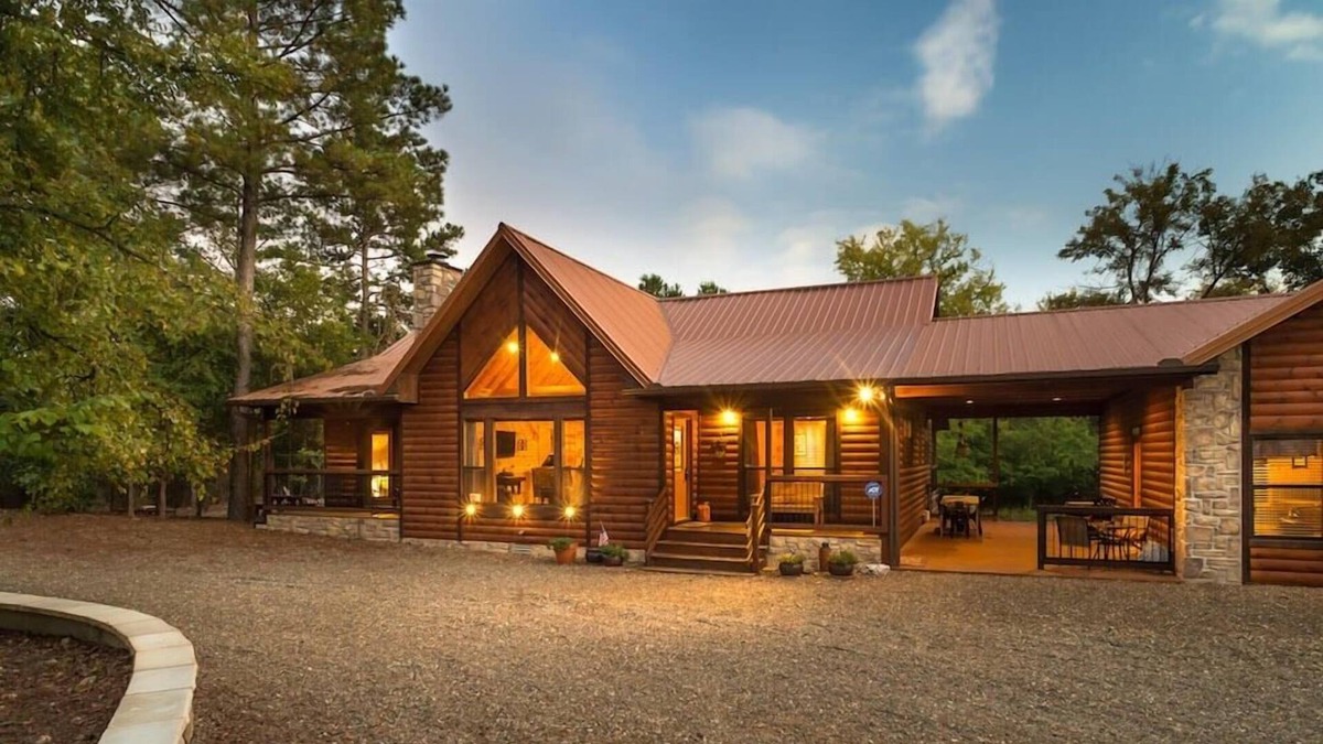 Hochatown Cabin | Copper Creek Open Cabin with Game Room and Hot Tub on the Deck by RedAwning