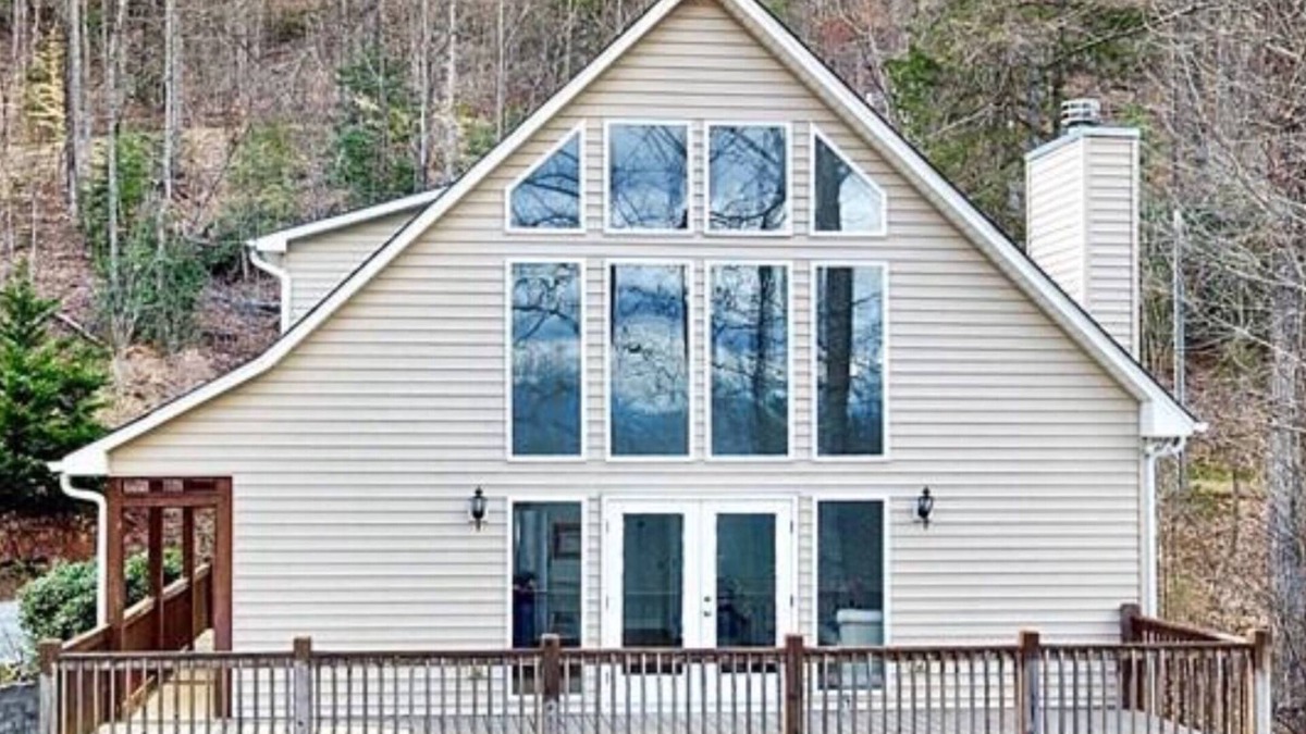 Franklin House | Copper Fox Mountain Home - 4bd/1loft/4ba, 2 Kitchens, 2 Living Rooms, 2 Decks