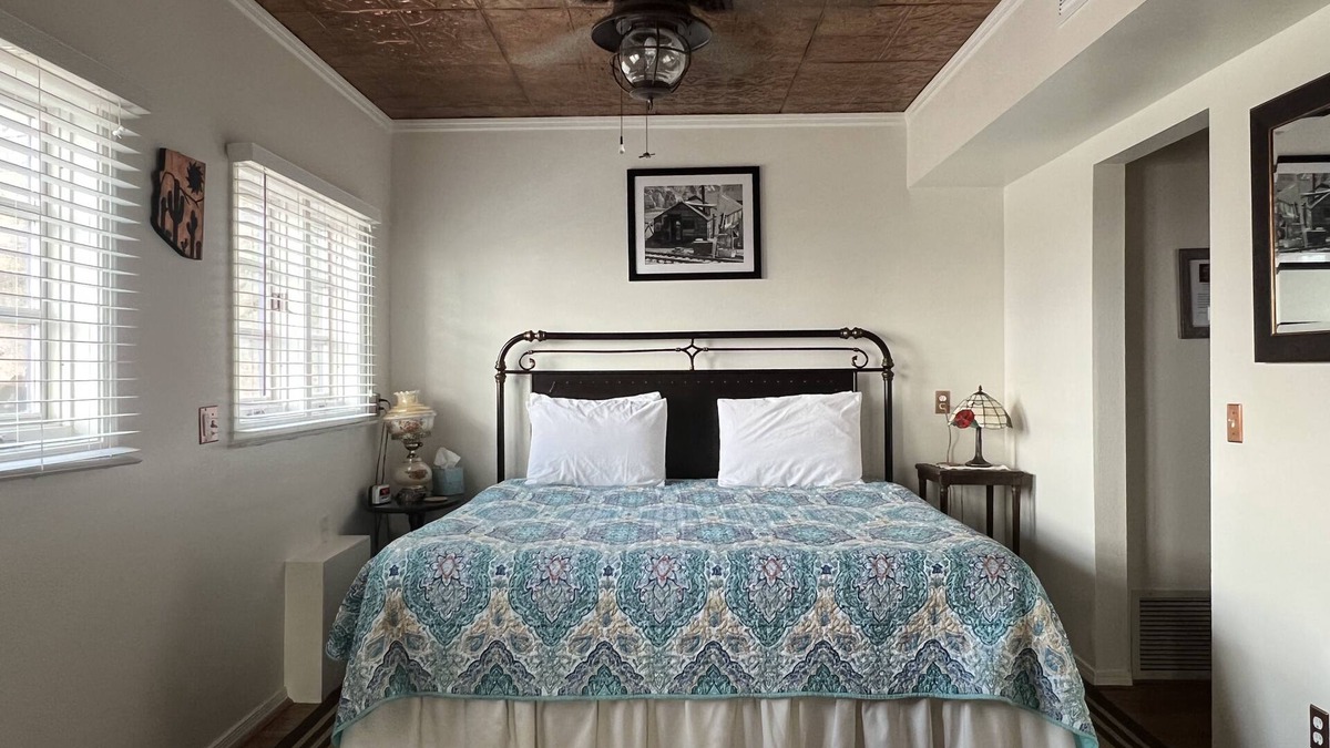 Jerome Apartment | Copper Room: Million Dollar Views of Sedona, Verde Valley, & San Francisco Peaks