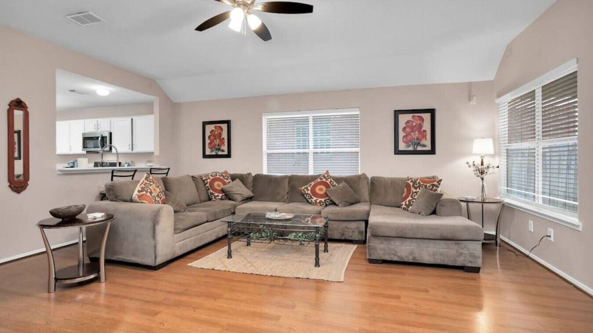 Spring House | Coppercrest · 4-Bedroom/2-Bath Home near The Woodlands
