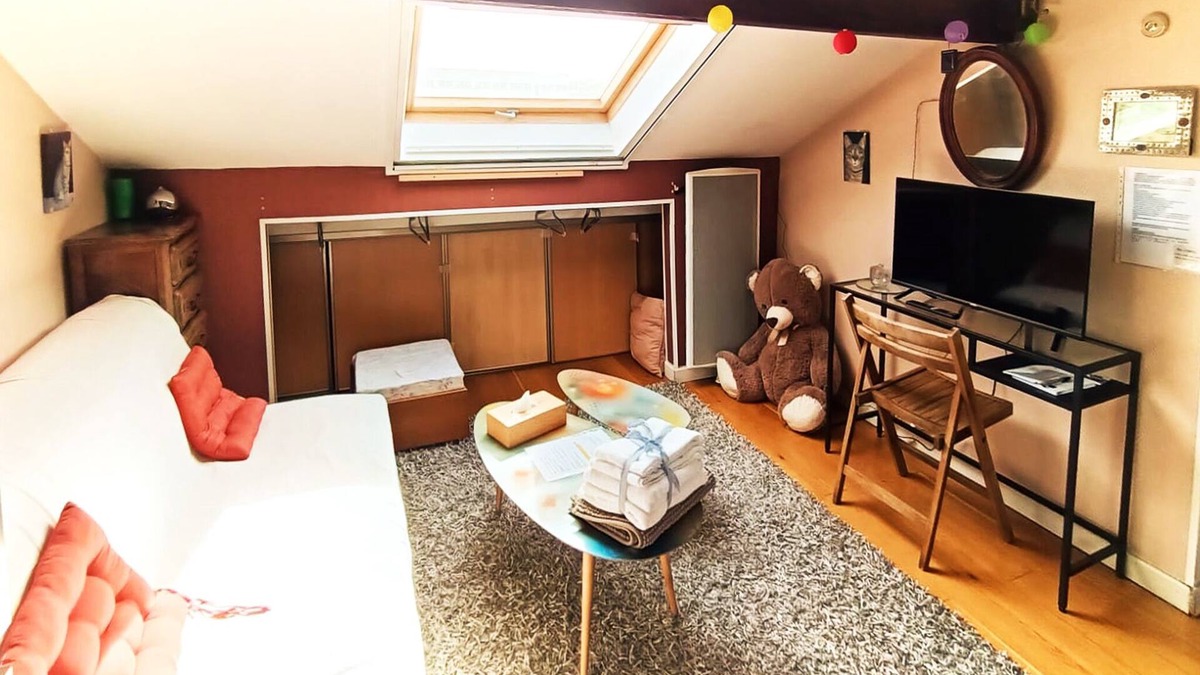 L'Hay-les-Roses Apartment | Coquet 2 Pièces Sous les Toits