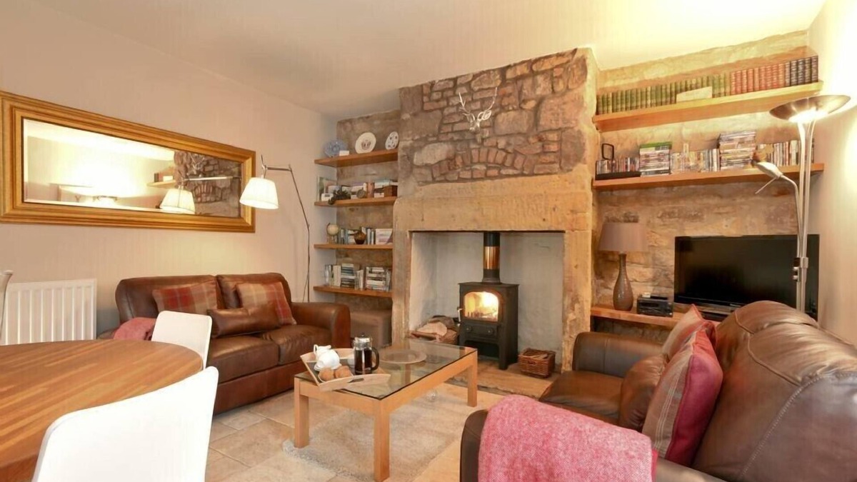 Warkworth Cottage | COQUET COTTAGE (WARKWORTH), pet friendly, with open fire in Warkworth