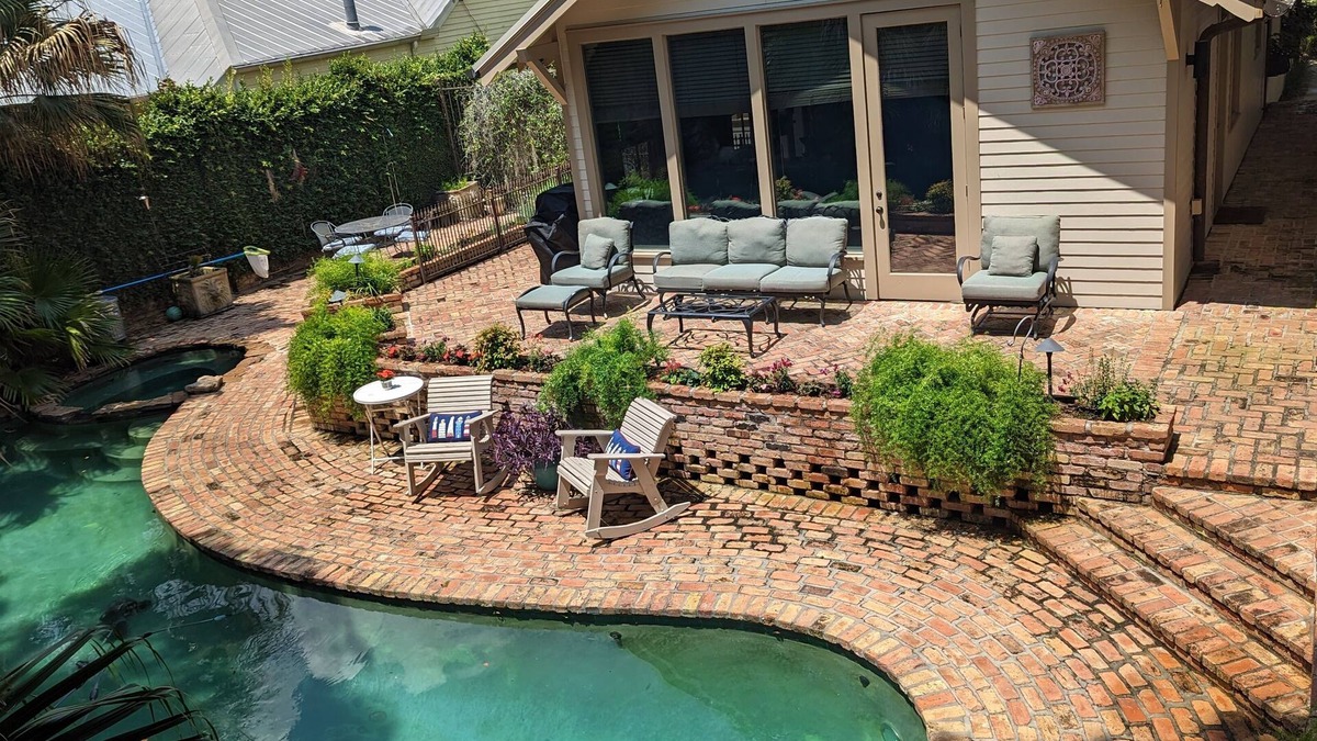 Madisonville Cottage | Coquille Cottage located in Historic Madisonville