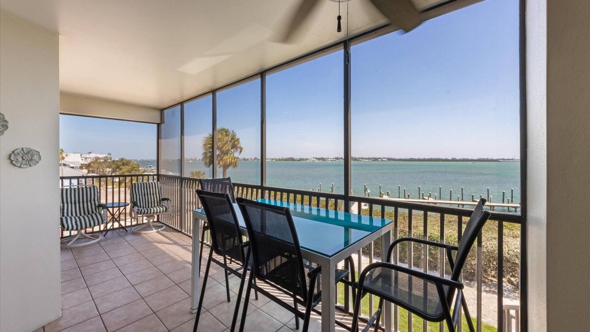 Bradenton Beach Condo | Coquina Moorings 205: Condo with Gulf-to-Bay views!