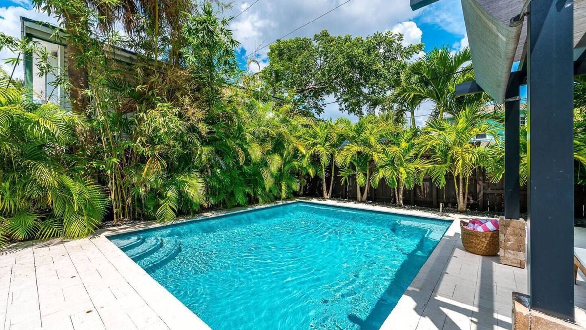 Flamingo Parks House | Coral Cove Hideaway | Guest House & Heated Pool!