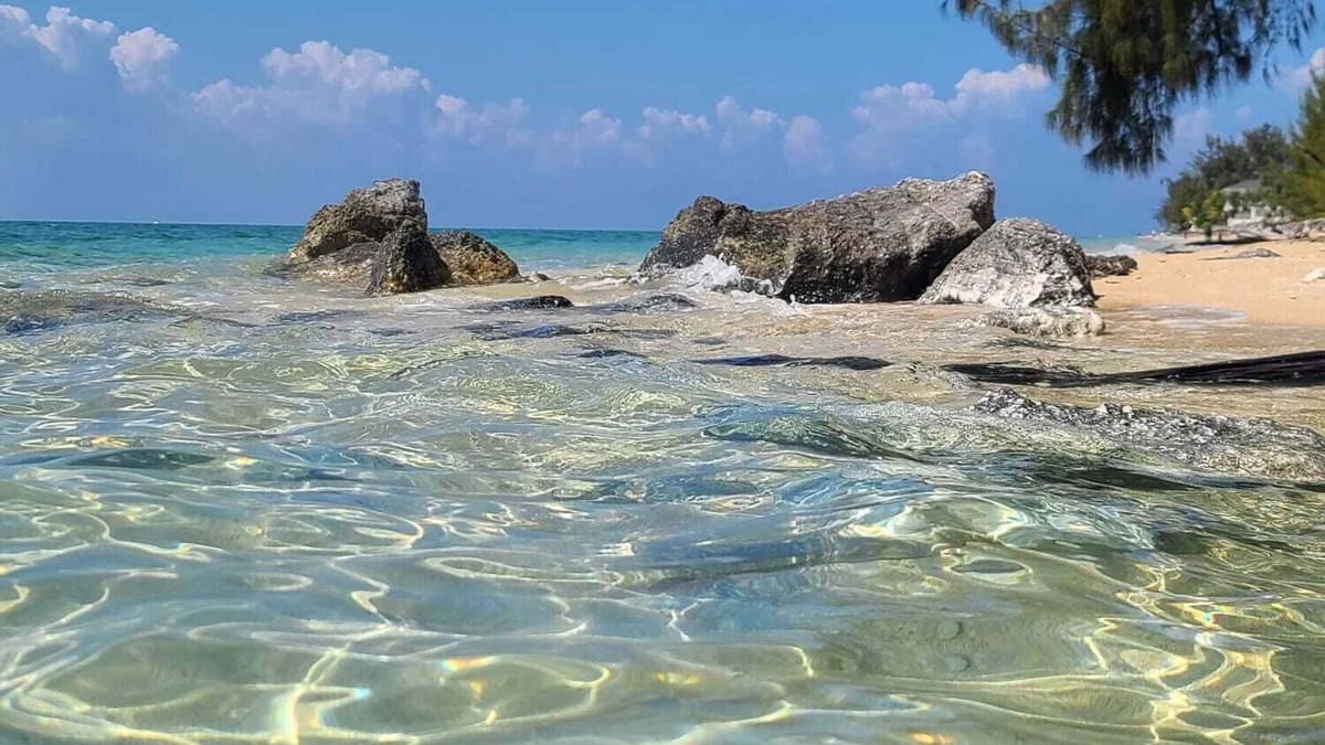 Coral Harbour Hotel | Coral Harbour Beach House And Villas