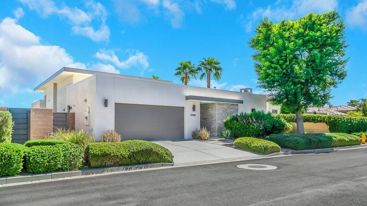 La Quinta House | 'Coral Sunrise' Pool & Spa 3BR/3.5BA Desert Home