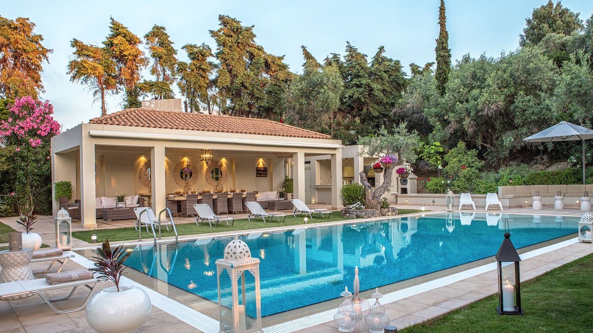 Chalcis Villa | Coral Villa- 4 bedroom Villa-next the beach-with Sharing Swimming Pool