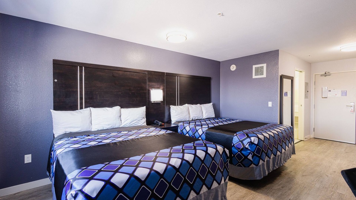 Inver Grove Heights Hotel | Coratel IGH - Deluxe 2 Queen Studio with Kitchenette NS Oversized