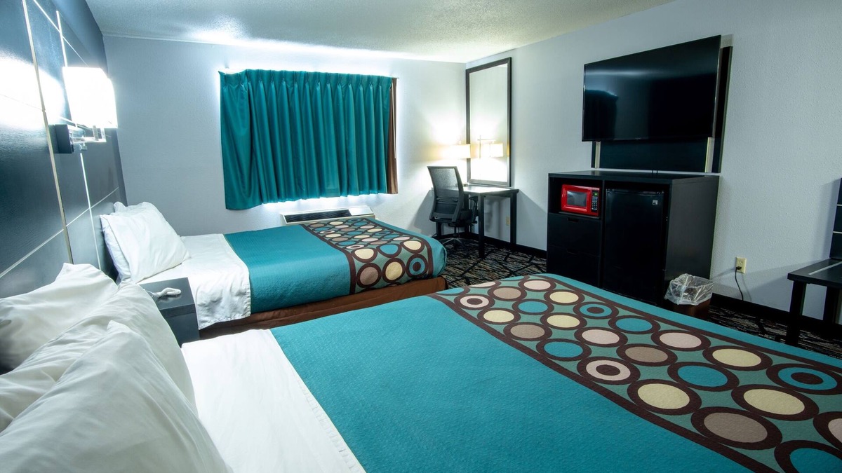 New Richmond Hotel | Coratel Inn and Suites By Jasper New Richmond - Deluxe 2 Queen Bed Non Smoking