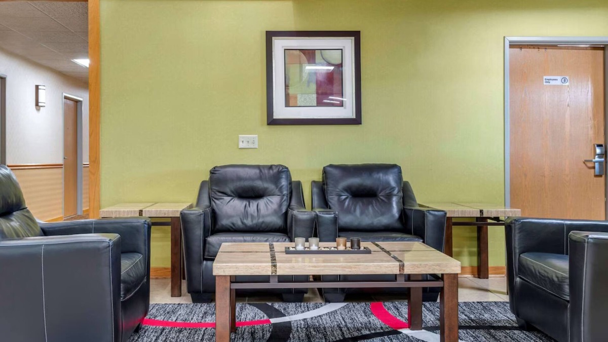River Falls Hotel | Coratel Inn and Suites By Jasper Riverfalls - Deluxe 2 Queen Bed NS