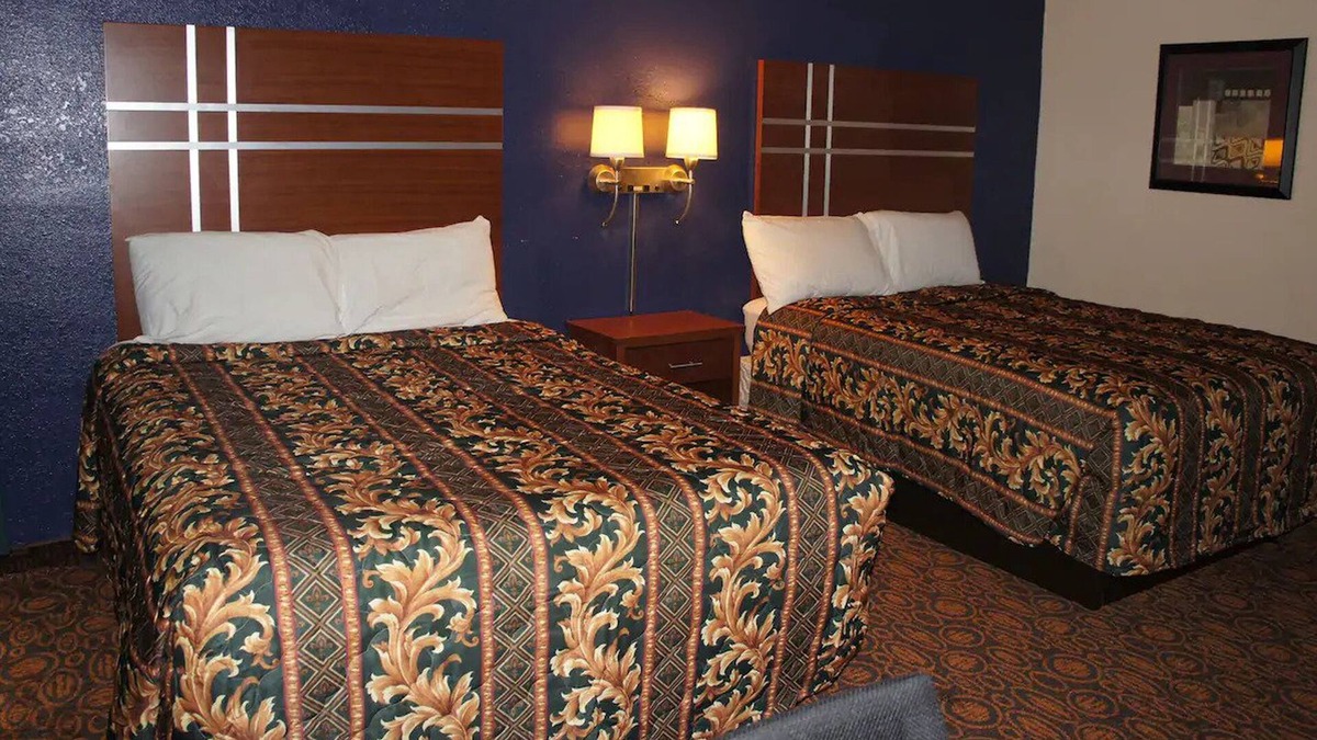 Waite Park House | Coratel Inn & Suites By Jasper Waite Park - Comfort 2 Queen Bed Non-Smoking