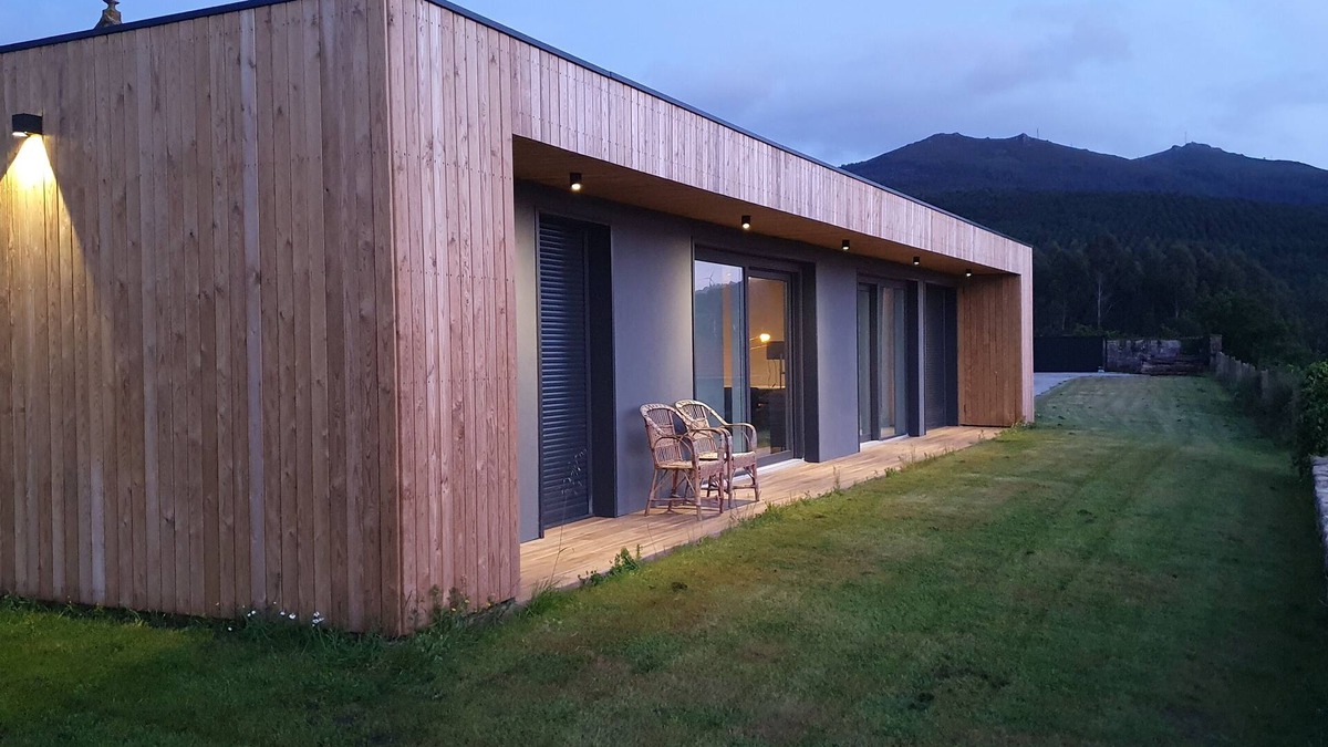 Porto do Son House | Corbelo, modern and functional house between the sea and the mountains. Ideal for families
